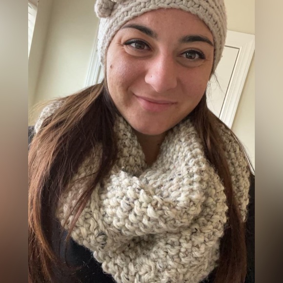 HANDMADE KNIT HAT - Picture 13 of 13